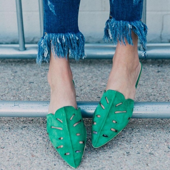 NEW palm leaf cutout green mules faux suede in box - Picture 3 of 3